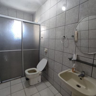 Casa Residencial com 178m², 3 quartos, 1 suíte, 2 garagens, no bairro Ingleses do Rio Vermelho em Florianópolis