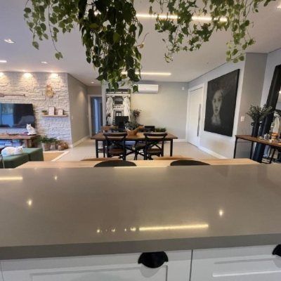 Apartamentos com 181m², 3 quartos, 3 suítes, 3 garagens, no bairro Centro em Florianópolis