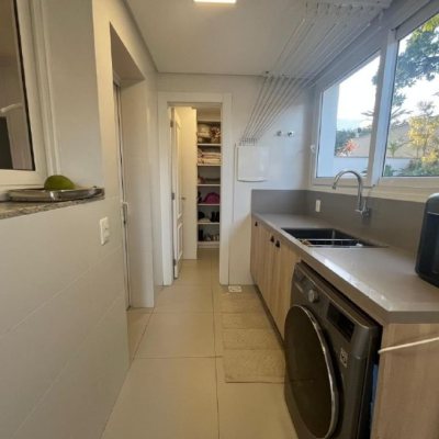 Apartamentos com 181m², 3 quartos, 3 suítes, 3 garagens, no bairro Centro em Florianópolis