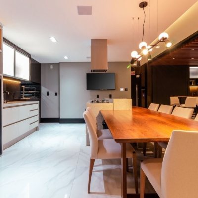 Apartamentos com 181m², 3 quartos, 3 suítes, 3 garagens, no bairro Centro em Florianópolis