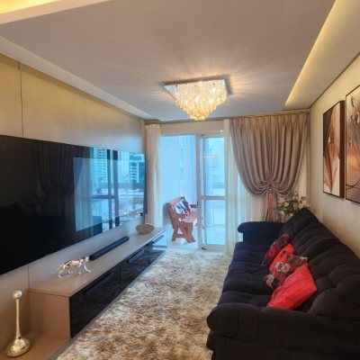 Apartamentos com 102m², 3 quartos, 1 suíte, 2 garagens, no bairro Estreito em Florianópolis