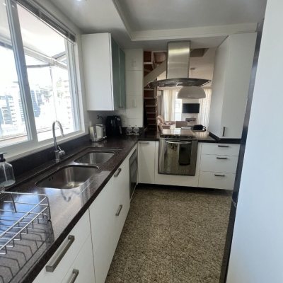 Cobertura com 104m², 2 quartos, 1 suíte, 2 garagens, no bairro Centro em Florianópolis