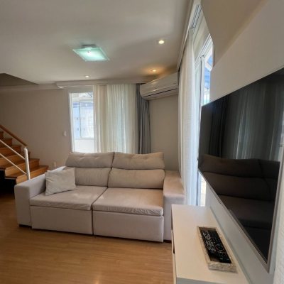 Cobertura com 104m², 2 quartos, 1 suíte, 2 garagens, no bairro Centro em Florianópolis