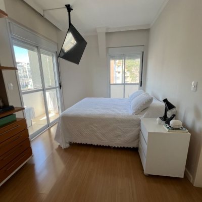 Cobertura com 104m², 2 quartos, 1 suíte, 2 garagens, no bairro Centro em Florianópolis