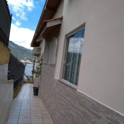 Casa Residencial com 115m², 5 quartos, 1 suíte, no bairro Saco Dos Limões em Florianópolis