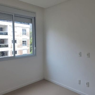 Apartamentos com 91m², 3 quartos, 1 suíte, 2 garagens, no bairro Córrego Grande em Florianópolis