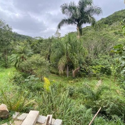 Sitio com 180m², 3 quartos (sendo 1 suíte), no bairro Vargem Grande em Florianópolis