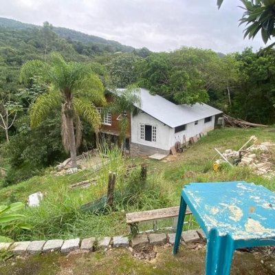 Sitio com 180m², 3 quartos (sendo 1 suíte), no bairro Vargem Grande em Florianópolis