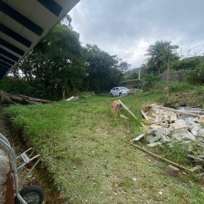 Sitio com 180m², 3 quartos (sendo 1 suíte), no bairro Vargem Grande em Florianópolis