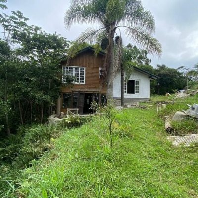 Sitio com 180m², 3 quartos (sendo 1 suíte), no bairro Vargem Grande em Florianópolis