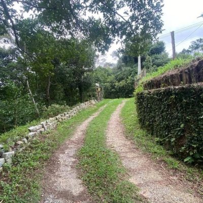 Sitio com 180m², 3 quartos (sendo 1 suíte), no bairro Vargem Grande em Florianópolis