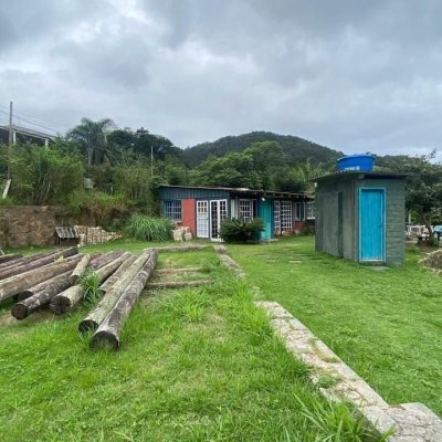 Sitio com 180m², 3 quartos (sendo 1 suíte), no bairro Vargem Grande em Florianópolis