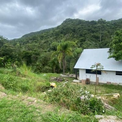 Sitio com 180m², 3 quartos (sendo 1 suíte), no bairro Vargem Grande em Florianópolis