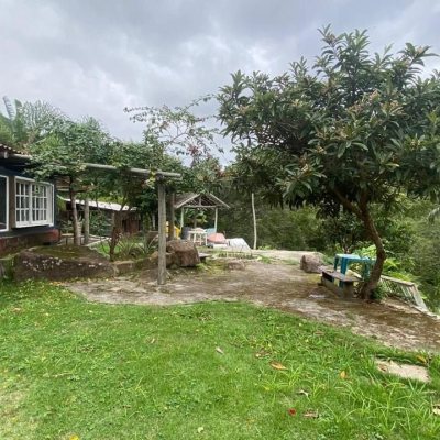 Sitio com 180m², 3 quartos (sendo 1 suíte), no bairro Vargem Grande em Florianópolis