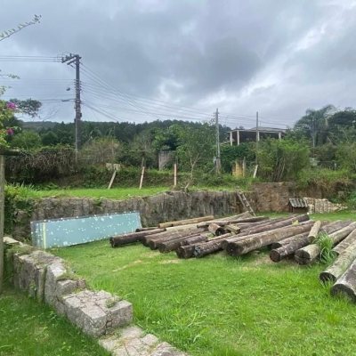 Sitio com 180m², 3 quartos (sendo 1 suíte), no bairro Vargem Grande em Florianópolis