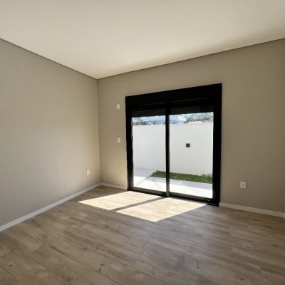 Casa em Condomínio com 261m², 4 quartos, 4 suítes, 4 garagens, no bairro São João Do Rio Vermelho em Florianópolis