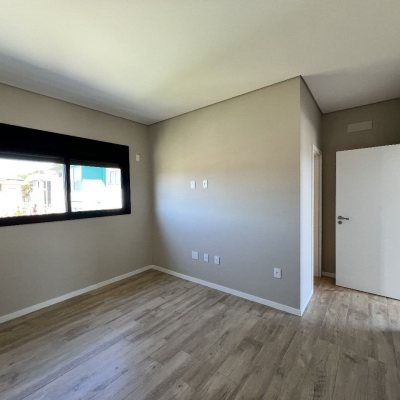 Casa em Condomínio com 261m², 4 quartos, 4 suítes, 4 garagens, no bairro São João Do Rio Vermelho em Florianópolis