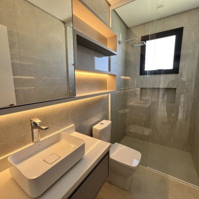 Casa em Condomínio com 261m², 4 quartos, 4 suítes, 4 garagens, no bairro São João Do Rio Vermelho em Florianópolis