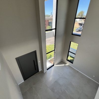 Casa em Condomínio com 261m², 4 quartos, 4 suítes, 4 garagens, no bairro São João Do Rio Vermelho em Florianópolis