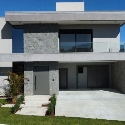 Casa em Condomínio com 261m², 4 quartos, 4 suítes, 4 garagens, no bairro São João Do Rio Vermelho em Florianópolis