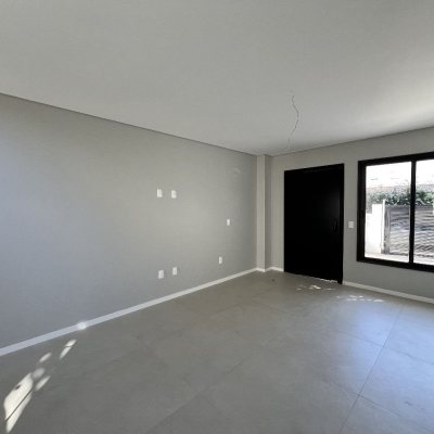 Casa Residencial com 1m², 3 quartos, 1 suíte, 2 garagens, no bairro Ingleses do Rio Vermelho em Florianópolis