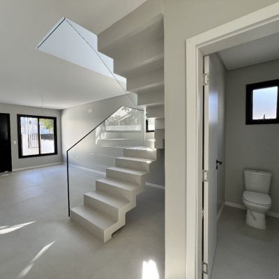 Casa Residencial com 1m², 3 quartos, 1 suíte, 2 garagens, no bairro Ingleses do Rio Vermelho em Florianópolis