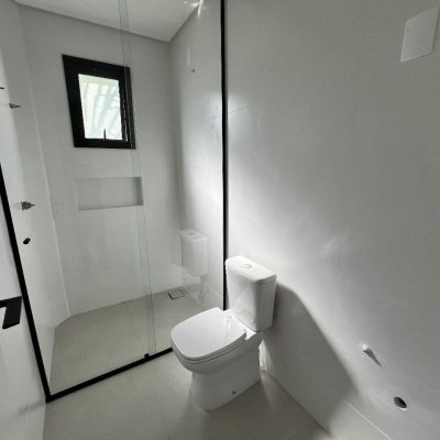 Casa Residencial com 1m², 3 quartos, 1 suíte, 2 garagens, no bairro Ingleses do Rio Vermelho em Florianópolis