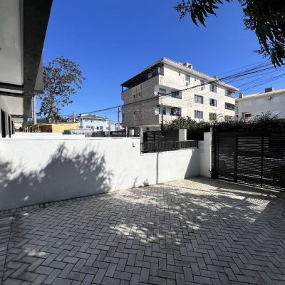 Casa Residencial com 1m², 3 quartos, 1 suíte, 2 garagens, no bairro Ingleses do Rio Vermelho em Florianópolis