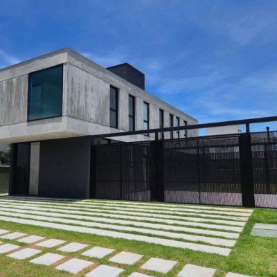 Casa em Condomínio com 265m², 4 quartos (sendo 4 suítes), 6 garagens, no bairro São João Do Rio Vermelho em Florianópolis