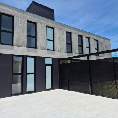 Casa em Condomínio com 265m², 4 quartos (sendo 4 suítes), 6 garagens, no bairro São João Do Rio Vermelho em Florianópolis