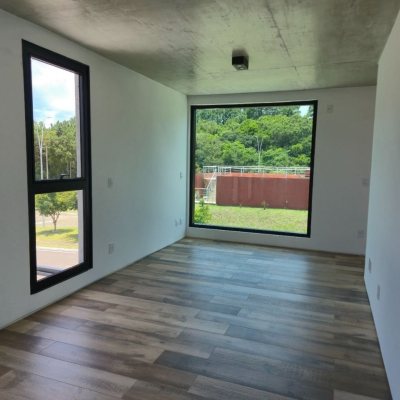 Casa em Condomínio com 265m², 4 quartos (sendo 4 suítes), 6 garagens, no bairro São João Do Rio Vermelho em Florianópolis