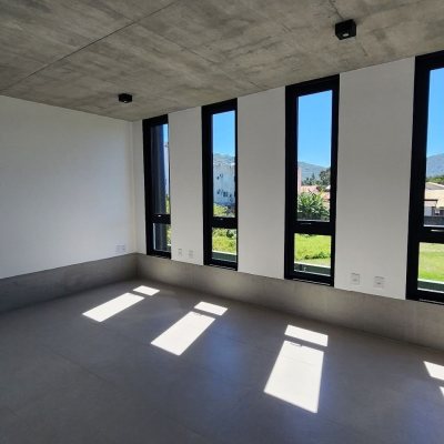 Casa Residencial com 183m², 3 quartos, 3 suítes, 2 garagens, no bairro Ingleses do Rio Vermelho em Florianópolis