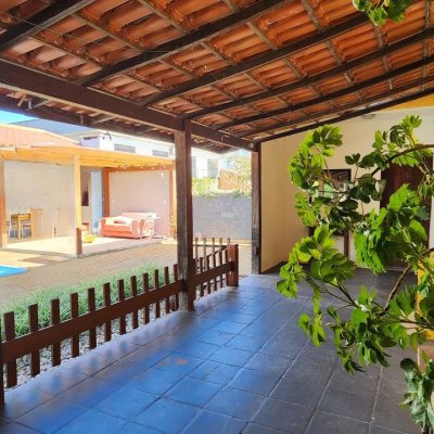 Casa Residencial com 180m², 3 quartos, 1 suíte, 5 garagens, no bairro Campeche em Florianópolis