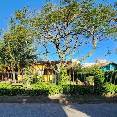 Casa Residencial com 180m², 3 quartos, 1 suíte, 5 garagens, no bairro Campeche em Florianópolis