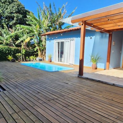 Casa Residencial com 180m², 3 quartos, 1 suíte, 5 garagens, no bairro Campeche em Florianópolis