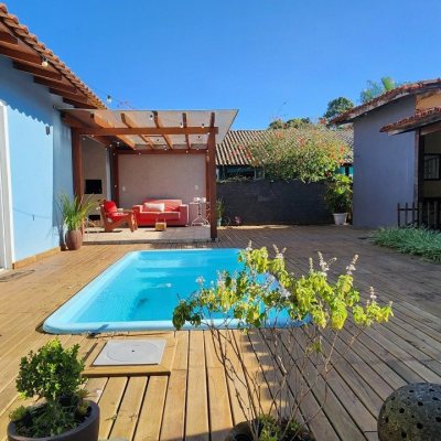 Casa Residencial com 180m², 3 quartos, 1 suíte, 5 garagens, no bairro Campeche em Florianópolis