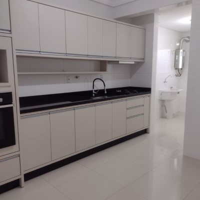 Apartamentos com 124m², 3 quartos, 1 suíte, 1 garagem, no bairro Centro em Palhoça