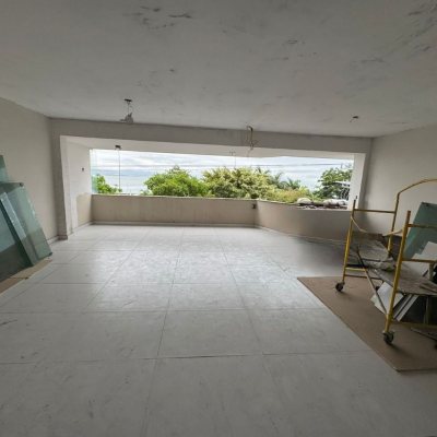 Apartamentos com 157m², 4 quartos, 1 suíte, 2 garagens, no bairro Agronômica em Florianópolis