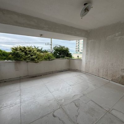 Apartamentos com 157m², 4 quartos, 1 suíte, 2 garagens, no bairro Agronômica em Florianópolis