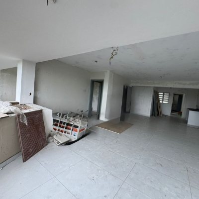 Apartamentos com 157m², 4 quartos, 1 suíte, 2 garagens, no bairro Agronômica em Florianópolis