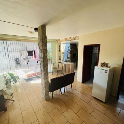 Casa Residencial com 70m², 3 quartos, 1 suíte, 1 garagem, no bairro Forquilhas em São José