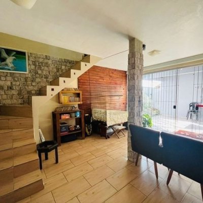 Casa Residencial com 70m², 3 quartos, 1 suíte, 1 garagem, no bairro Forquilhas em São José