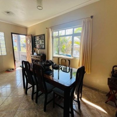 Casa Residencial com 70m², 3 quartos, 1 suíte, 1 garagem, no bairro Forquilhas em São José