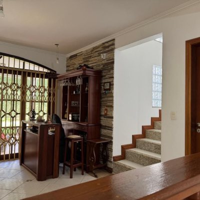 Casa em Condomínio com 361m², 5 quartos, 3 suítes, 4 garagens, no bairro Itacorubi em Florianópolis