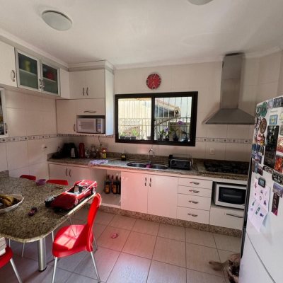 Casa em Condomínio com 361m², 5 quartos, 3 suítes, 4 garagens, no bairro Itacorubi em Florianópolis