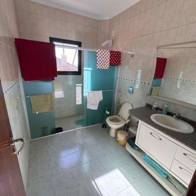 Casa em Condomínio com 361m², 5 quartos, 3 suítes, 4 garagens, no bairro Itacorubi em Florianópolis