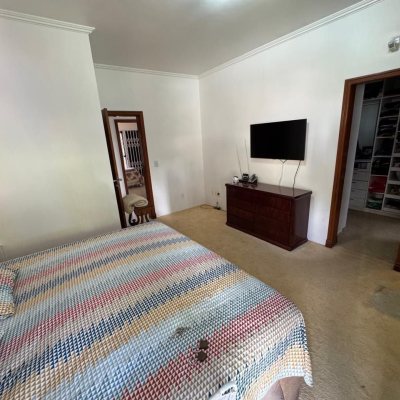 Casa em Condomínio com 361m², 5 quartos, 3 suítes, 4 garagens, no bairro Itacorubi em Florianópolis