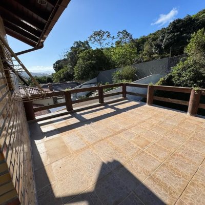 Casa em Condomínio com 361m², 5 quartos, 3 suítes, 4 garagens, no bairro Itacorubi em Florianópolis