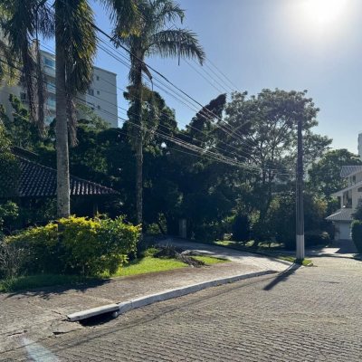 Casa em Condomínio com 361m², 5 quartos, 3 suítes, 4 garagens, no bairro Itacorubi em Florianópolis