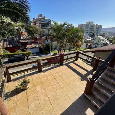 Casa em Condomínio com 361m², 5 quartos, 3 suítes, 4 garagens, no bairro Itacorubi em Florianópolis